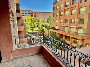 Beautiful Hivernage Apartment with Pool & Balcony, Near Attractions